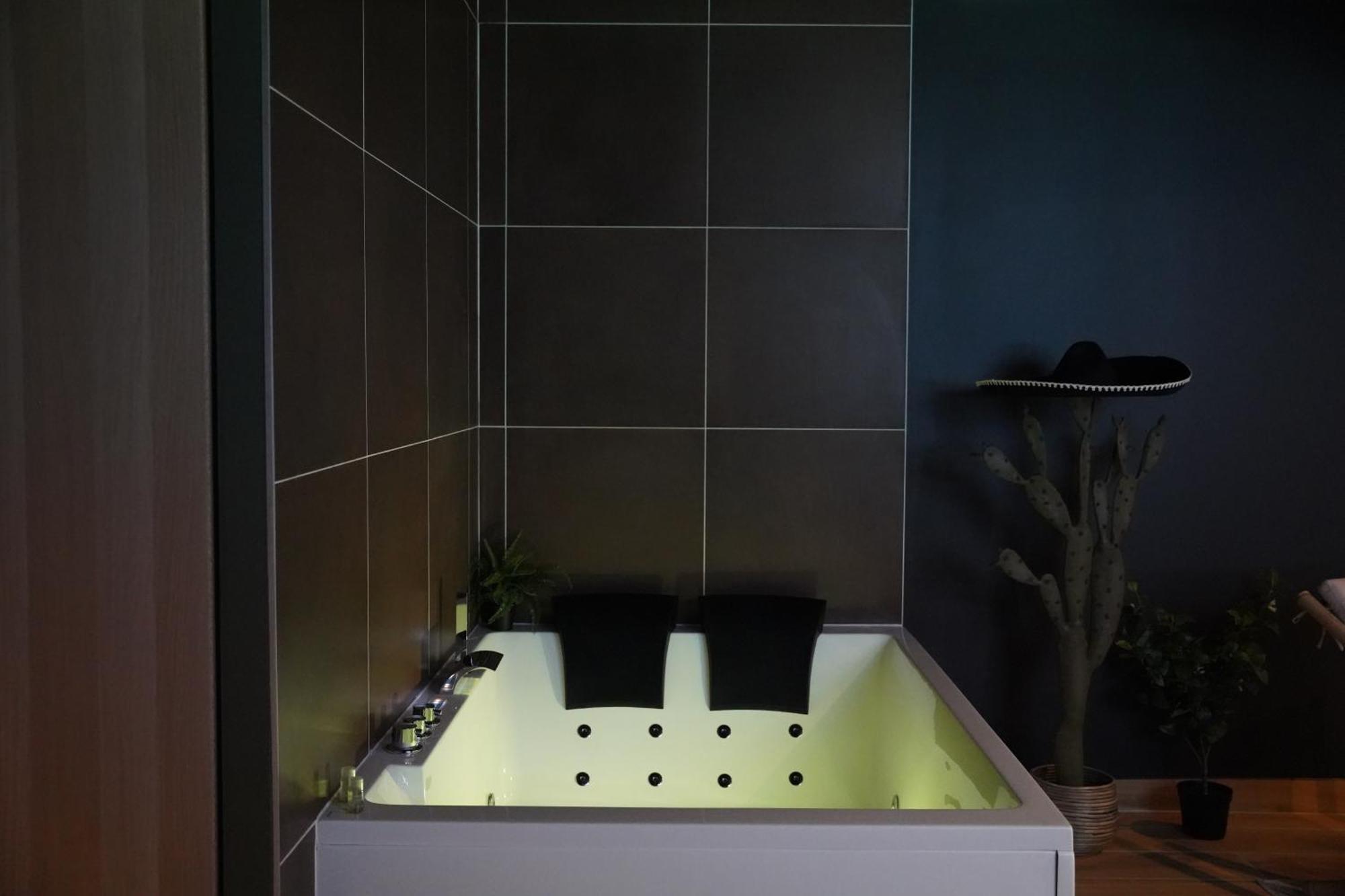 Junglia - & Cine Appartement Bourg-en-Bresse